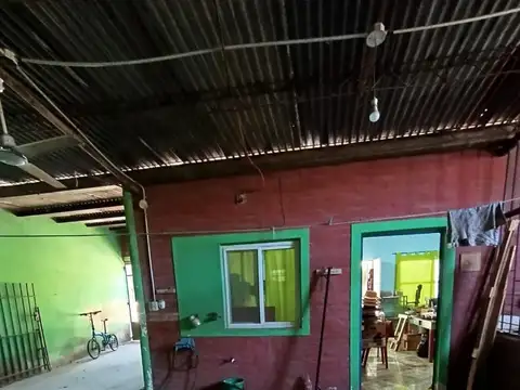 Vendo casa sobre Av. Edison 2175, con Local con baño