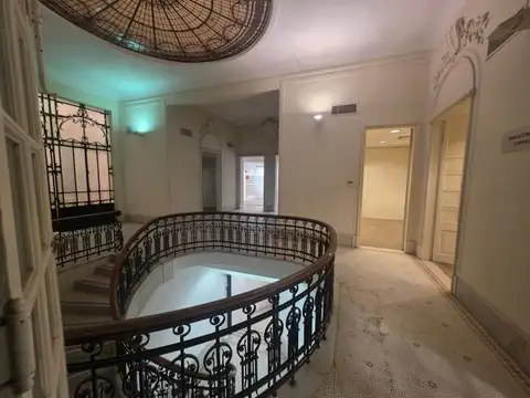 Oficina 10 ambientes con 4 baños