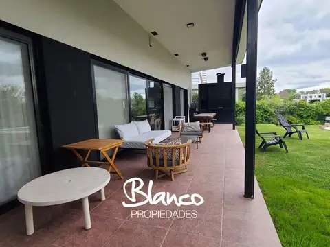 Casa en Alquiler Temporal con 2 cocheras