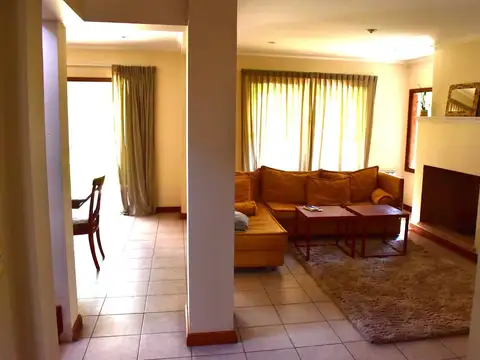 Casa en Alquiler de 3 dormitorios