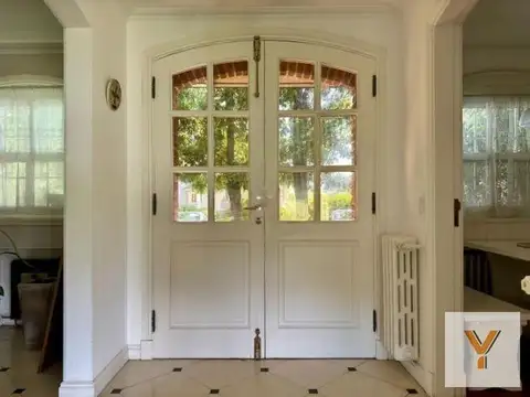 Casa en Venta con 3 cocheras