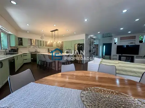 Casa 5 ambientes con 6 baños