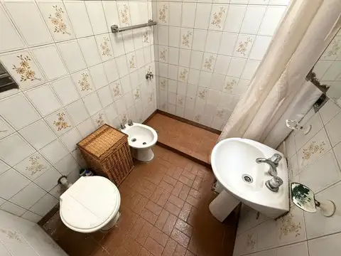 VENTA CASA 4 AMB. RAMOS MEJÍA CON JARDÍN Y TERRAZA