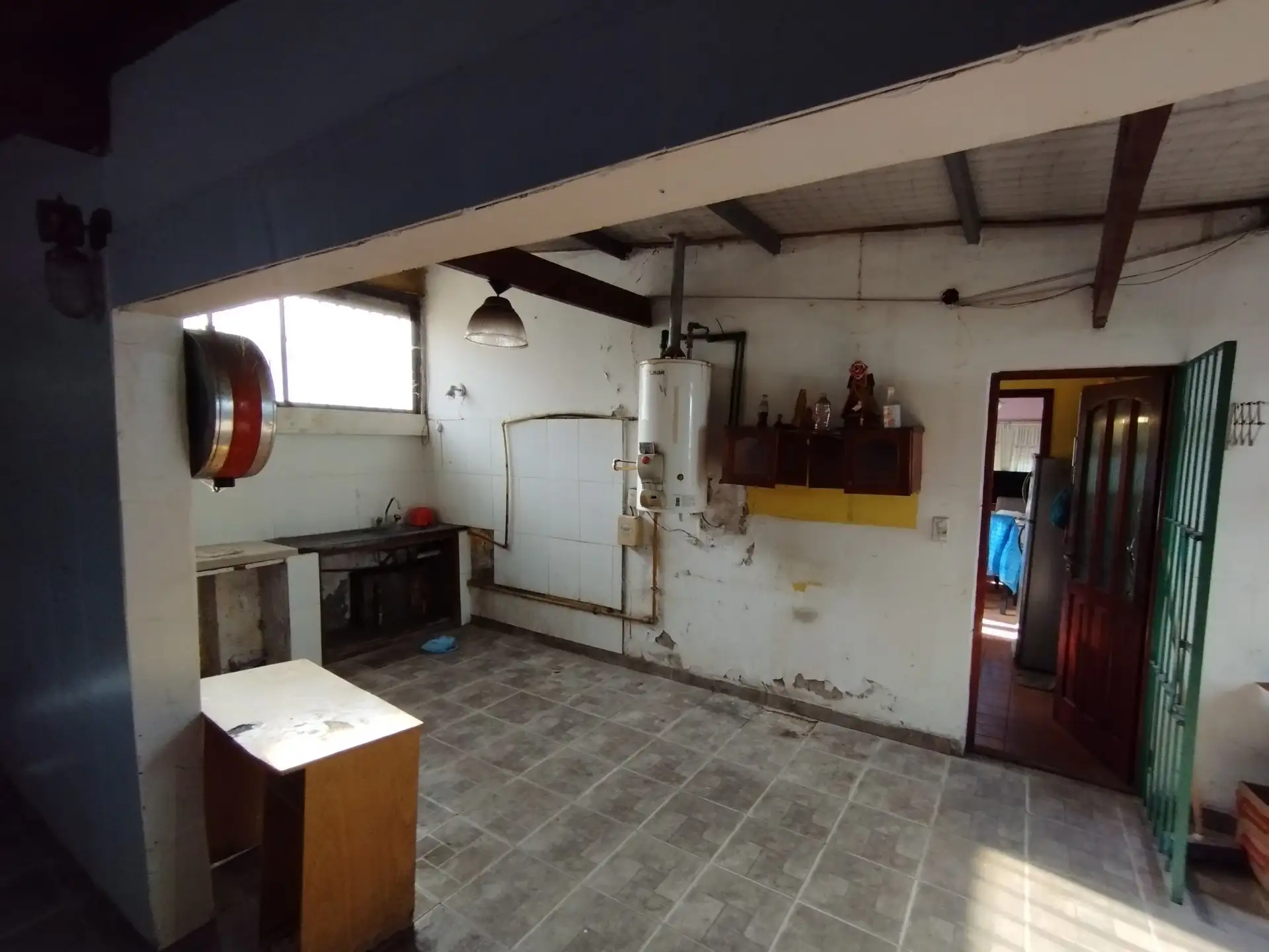 Casa en venta Desarrollada en una planta: tres ambientes con Galpon.