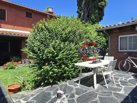 VENTA PH 3 AMBIENTES EN DOS PLANTAS CON PARRILLA Y JARDÍN EN CARAPACHAY