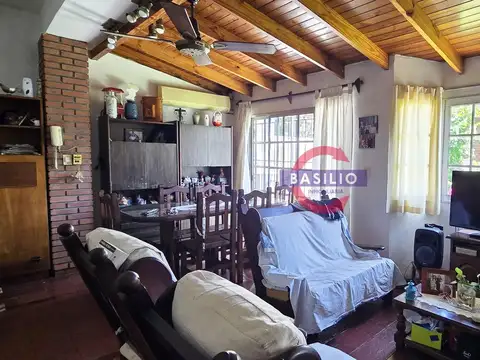 VENTA PH 3 AMBIENTES EN DOS PLANTAS CON PARRILLA Y JARDÍN EN CARAPACHAY
