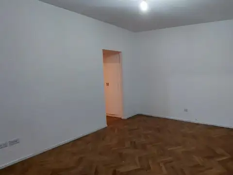 Victor Martínez 100, Piso PB