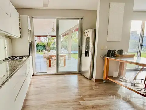 Casa 5 ambientes con 3 baños