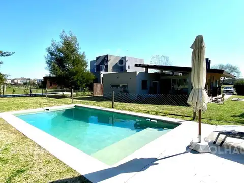 Casa en Alquiler Temporal con 2 cocheras