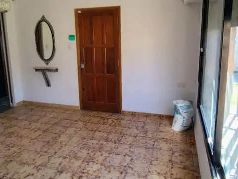 Casa en Alquiler con 2 cocheras