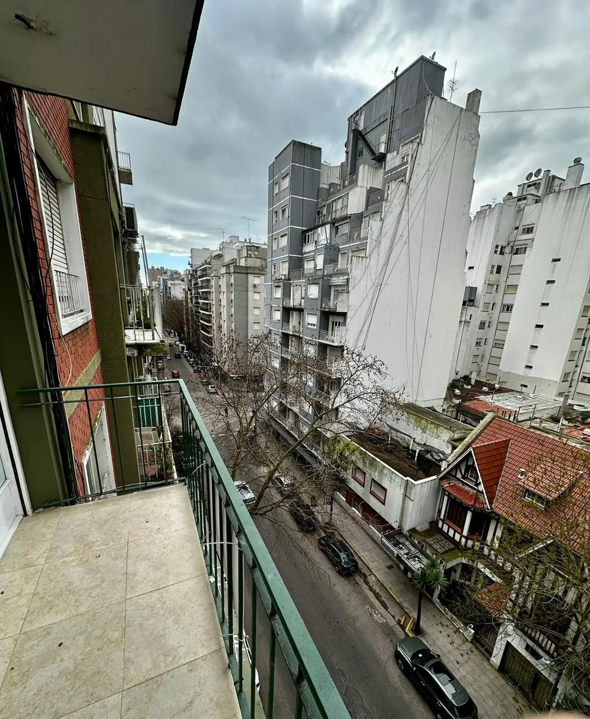 Departamento 2 Ambientes parcialmente reciclado en Edificio Gulfi