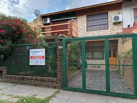 CHALET PH EN VENTA - HURLINGHAM -  A METROS DE LA ESTACIÓN