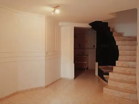 Depto Tipo Casa en Alquiler de 2 ambientes