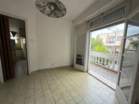 PH en Velez Sarsfield 2 amb 1er piso por escalera con potencial!! oportunidad!!