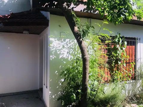 Casa en Alquiler en Manuel B Gonnet, $ 900.000