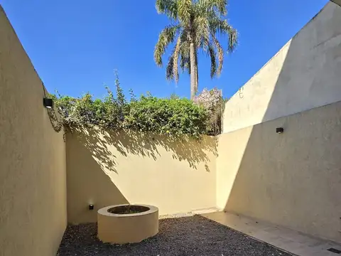 Depto Tipo Casa en Venta al Este