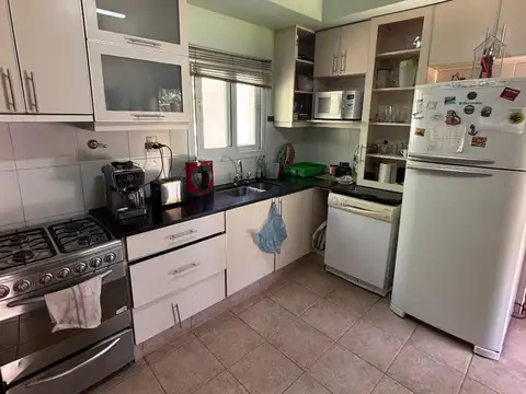 Avenida Ignacio de la roza oeste 6400