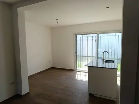 Depto Tipo Casa 3 ambientes con 2 baños