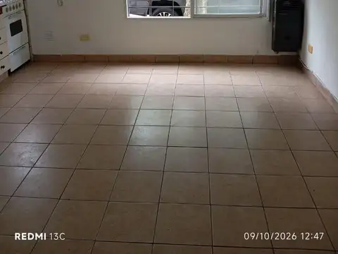 Departamento 2 ambientes al frente con patio en San Andrés