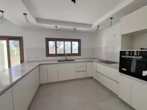 Casa en Venta con 4 cocheras