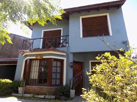 Chalet 6 Ambientes C/ Piscina