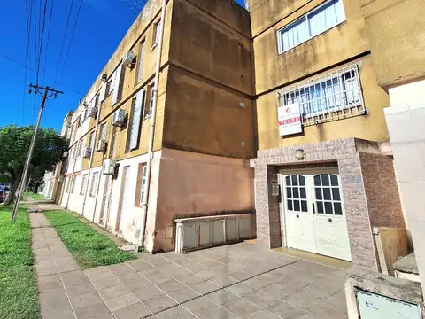 DEPARTAMENTO/ APTO CRÉDITO/ 1er Piso/ 3 Dorm./ Edificio Complejo Papeleros Zárate.