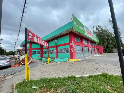 Local | Av. Pres. Arturo U. Illia al 3800