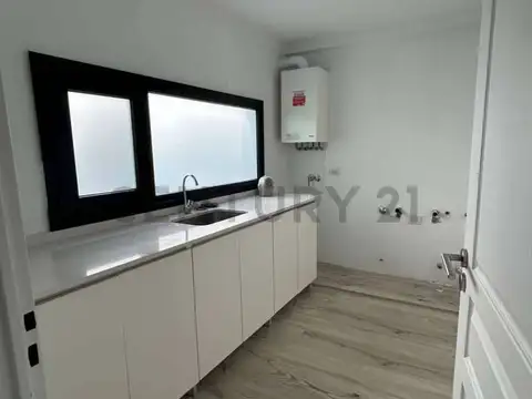 Casa 4 ambientes con 4 baños