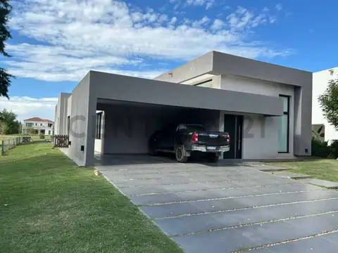 CASA EN VENTA TERRALAGOS SECTOR PLAZA. EZEIZA-CANNING