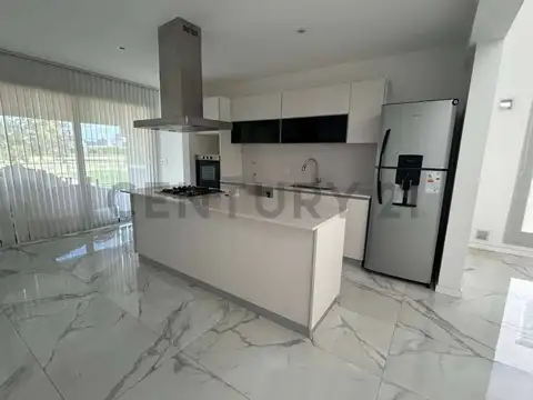Casa en Venta en Terralagos, USD 500.000