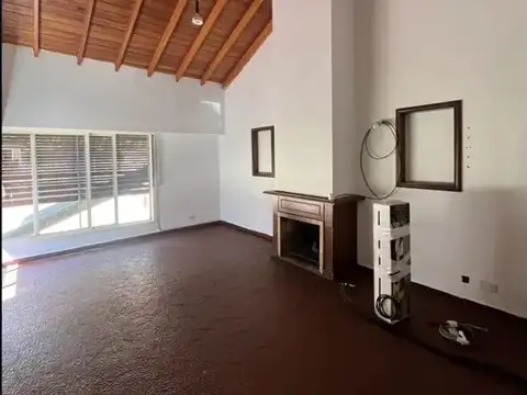 ALQUILER – CASA 4 AMBIENTES C/2 COCHERAS – MATHEU