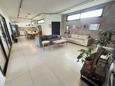 Casa en Venta en Alvear, USD 179.000