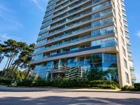 Apartamento en venta c/ cochera en Punta Shopping