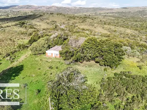 Chacra en venta de 3 ha con casa para reciclar Maldonado Uruguay