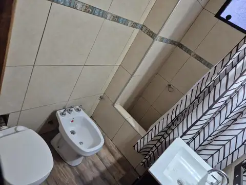 PH 2 amb.al frte.s/expensas. Muy Buena ubicacion.s/mascotas