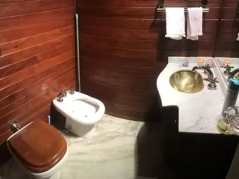 Casa 4 ambientes con 5 baños