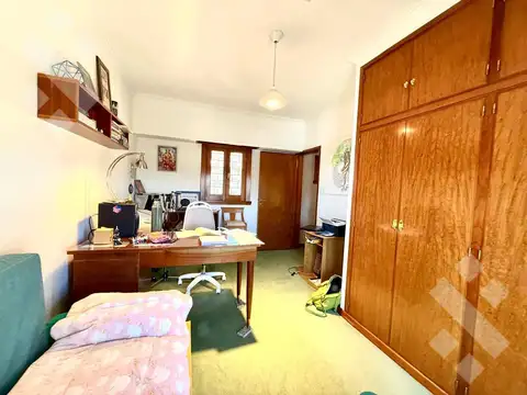 Casa 8 ambientes con 3 baños