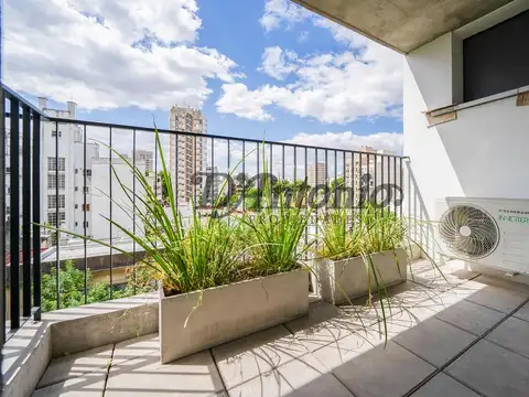 Exclusivo 2 ambientes con terraza privada y cochera cerca del Subte