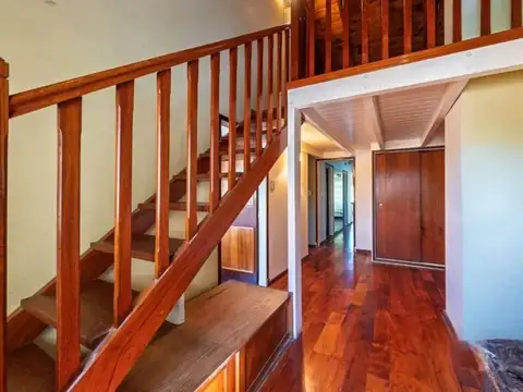 SOLIDA Y AMPLIA PROPIEDAD EN  LOMAS DE SAN ISIDRO