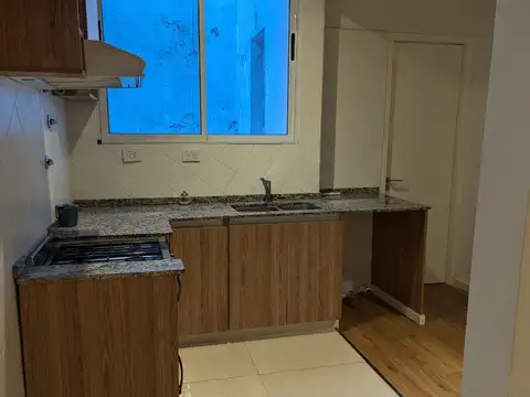 Alquiler depto tipo ph DOS AMBIENTES más  ESCRITORIO baja expensas Muy luminoso