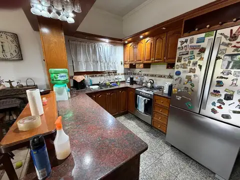 Casa 4 ambientes con 2 baños