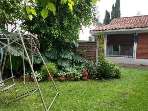 Casa en Propiedad Horizontal al frente de 3 ambientes c/coch