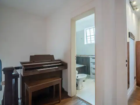 Casa 6 ambientes con 2 baños