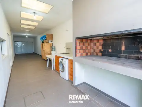 Casa en Venta con 3 cocheras