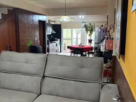 Depto Tipo Casa en Venta de 4 ambientes