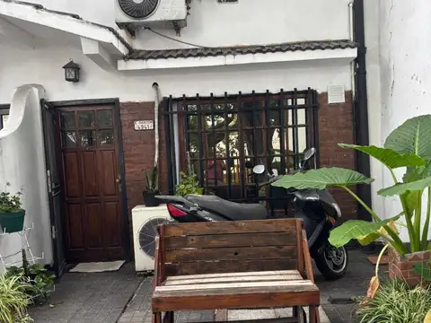 VENTA DUPLEX EN PARQUE AVELLANEDA, 4 AMBIENTES ENTRADA DE AUTO Y FONDO, DIGNO DE VER 