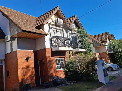 DUPLEX 4 AMBIENTES VENTA BARRIO LOS ROBLES BURZACO