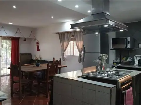 Casa 5 ambientes con 3 baños