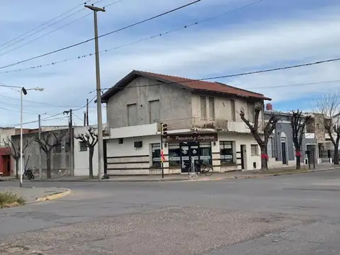 Inmueble comercial con casa.