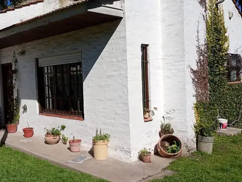 Los Tulipanes Esq. Las Azucenas